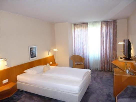 Hotel Lachner Hof エルランゲン エクステリア 写真